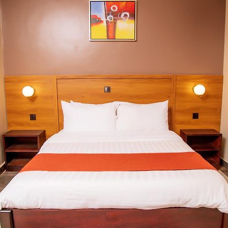 Blue Berries Hotel 恩德培 外观 照片
