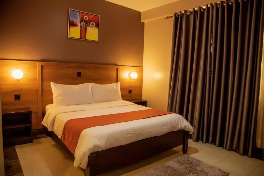Blue Berries Hotel 恩德培 外观 照片